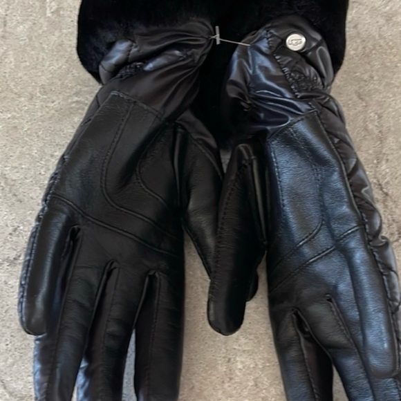 UGG Australia Black Leather Quilted All Weather Glove Touch Screen Sz L/XL - Picture 2 of 4